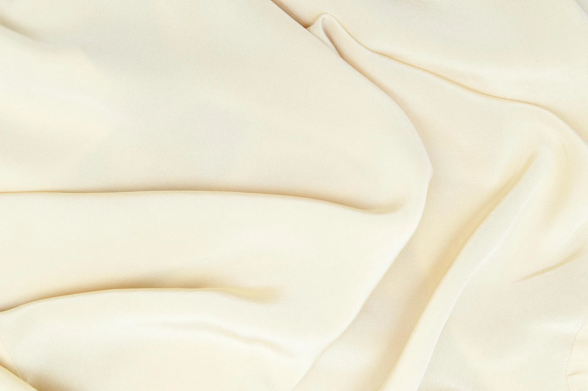 Lightweight silk fabric for travel liner